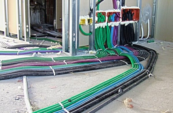 impianto elettrico 600x392 - Servizi